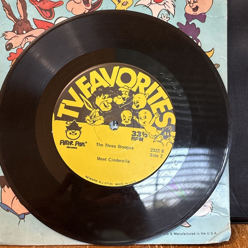 The Three Stooges Meet Cinderella! By Peter Pan Records. 7"-33 1/3 RPM Little LP - Picture 5 of 5